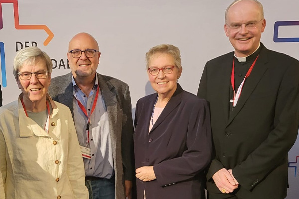 Ursula Becker, Winfried Quecke, Maria Boxberg und Bischof Overbeck in Stuttgart